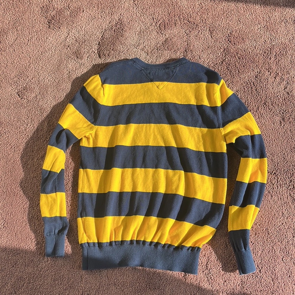 Tommy Hilfiger Sweater - Picture 2 of 2